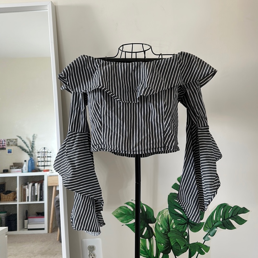 Off shoulder flare arm top